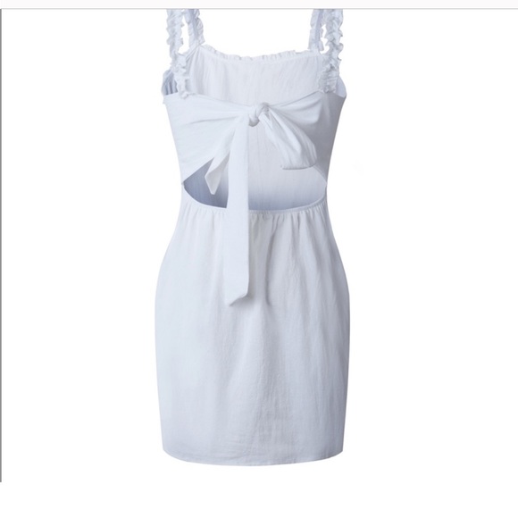 White ruffled dress - Picture 4 of 6